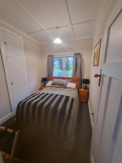 Orira River Cottage - - 4
