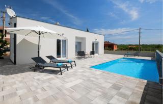 Beautiful Home In Majmajola - Butkovići - 0