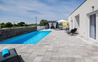 Beautiful Home In Majmajola - Butkovići - 3