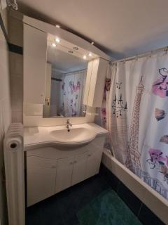 Quiet 3BR Flat Near Transit - Athen - 1