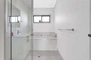 Stylish New Built Retreat in the Heart of Aldinga - Aldinga Beach - 6