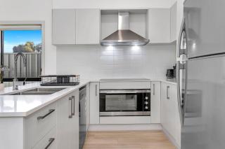 Stylish New Built Retreat in the Heart of Aldinga - Aldinga Beach - 2