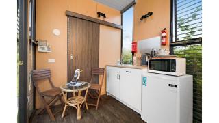 Alpaca Tiny House with Vineyard Lakeside by Tiny Away - Flowerdale - 6