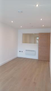 Central Leeds 2-Bed with Terrace, Parking & Ensuite - Leeds - 3