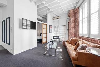 Riverfront Woolstore Apt with Car Park, Pool and AC - Brisbane - 5