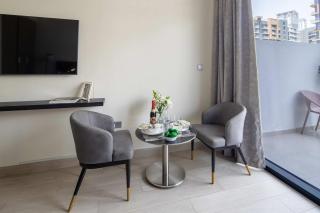 Frank Porter - Azizi Riviera 36 - 1