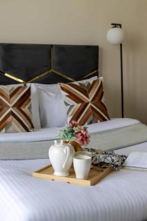 Frank Porter - Azizi Riviera 36 - 2