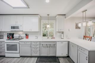 Snowline Cabin 49 - A Newly Remodeled Cabin Perfect for Your Family Retreat - Deming - 1