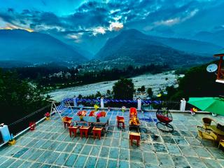 The Holly Woods Resort, Manali - Blissful View From Rooms - Manāli - 7