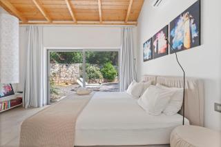 Villa Trianda a true gem just 27 steps from the beach! - 3