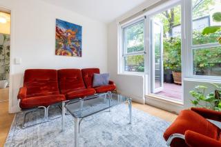 Tranquil North Melbourne Stay with Patio & Parking - Melbourne - 4