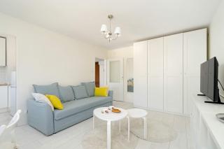 Grochowska Bright Studio with Desk by Noclegi Renters - Posen - 1