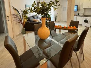 Benalmádena Piso Puerto Marina con 2 habitaciones terraza grande Wifi y AC - 3