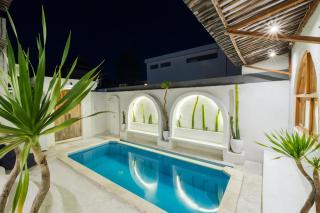 Boho-Chic Canggu 3 BR Pool Villa - Great Location - Tumbak Bayuh - 6
