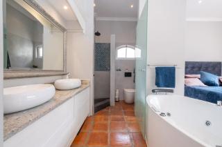 Elegant Lakeview Villa in the heart of Franschhoek - 3