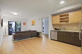 Hollywood Haven Luxury 2BR Apartment with Hot Tub Balcony - Los Angeles - 1