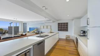 Warralong - Stunning Views, Short Walk To North Avoca Beach - North Avoca - 6