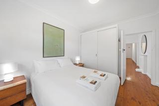 Designer 3BR Flat Close to Bondi - Sydney - 6