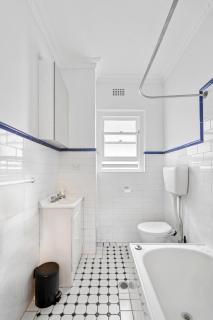 Designer 3BR Flat Close to Bondi - 6