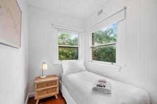Designer 3BR Flat Close to Bondi - Sydney - 4