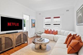 Designer 3BR Flat Close to Bondi - Sydney - 1