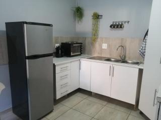 At Bijl guesthouse self catering apartment unit - Vanderbijlpark - 8