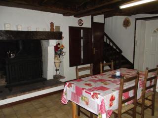 Typical house next to a 12th century church - Ribérac - 6