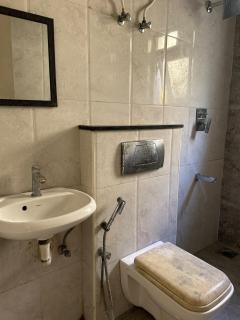 A 3bhk flat in Nungambakkam near Apollo hospital - Chennai - 5