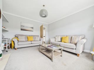 Delabere Road Bishops Cleeve Free Parking WiFi - 9