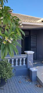 Strand "Bit of Salt" - 2 Bedroom Self Catering Home in a Quiet Neighborhood - min 2 nights over weekends-week nights optional - Strand - 9