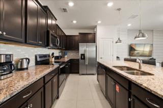 5 Bedrooms 5 Bathrooms Windsor Island 130Jw - 1