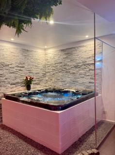 Suite WSPA - Nuit Inoubliable avec Jacuzzi et Sauna - Vic-la-Gardiole - 9