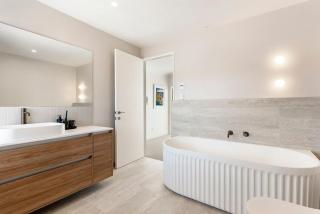 Coastal Chic - Luxury at the Beach - Auckland - 5