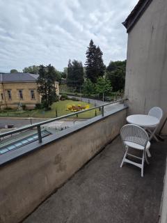 le cocon sarladais, appartement centre ville avec balcon et parking privé - 2