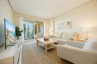 Coastal apartment, with swimming pools and close to the beach, in the tourist Bahia de Marbella - Marbella - 8