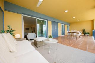 Coastal apartment, with swimming pools and close to the beach, in the tourist Bahia de Marbella - Marbella - 4
