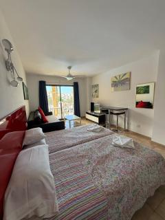 Modern Studio FREE WIFI Heated Pool - Los Cristianos - 4