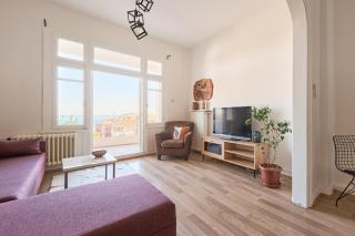 Central Apartment-Large Balcony With View - 9