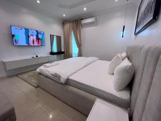 Premium 3 bedroom apartment ikoyi - 1