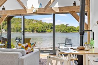 Water Edge Boathouse - On the River Dart - 9