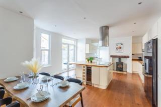 Fabulous 5 Bed House in Southend, 5 Mins to Beach - 9