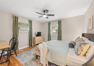 Hot Tub Game Room with Shuffleboard N64 Sleeps 8 - Parma Heights - 8