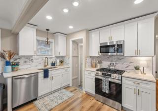 Hot Tub Game Room with Shuffleboard N64 Sleeps 8 - Parma Heights - 6