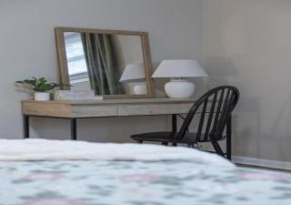 Hot Tub Game Room with Shuffleboard N64 Sleeps 8 - Parma Heights - 7