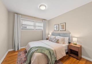 Hot Tub Game Room with Shuffleboard N64 Sleeps 8 - Parma Heights - 5