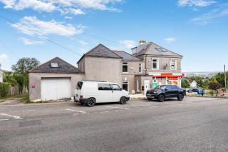 Bright and Spacious 2 Bed Apartment in Saltash - 4