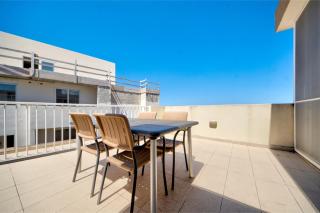 St Pauls Bay 2BR Penthouse with Sea View Terrace by 360 Estates - San Pawl il-Baħar - 5