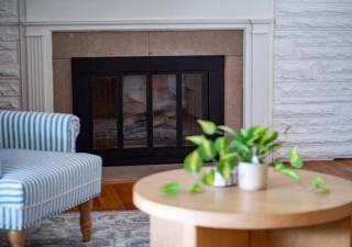 4 Bedroom Pool and Hot Tub Home Near Cleveland - Euclid - 3