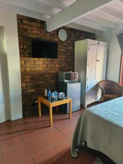 African Shore Guesthouse - Deneysville - 6