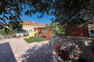 Holiday House with playground - 3 min from the beach - Vir (Puntadura) - 8